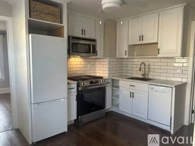 Main picture of 100 Temple St