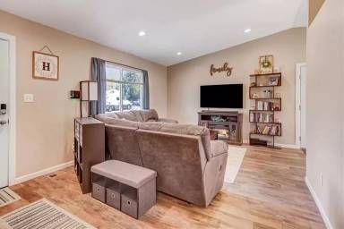Main picture of 7345 Woodstock St