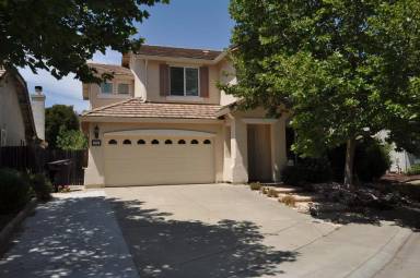 Main picture of 325 Aspen Ct