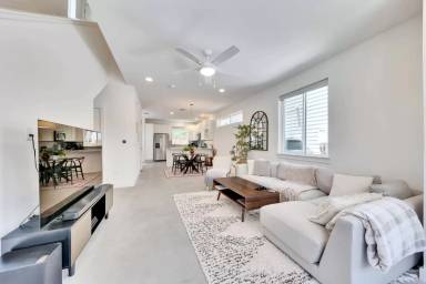 Main picture of 814 N Bluff Dr
