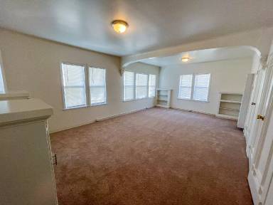 Main picture of 1454 W 39th St