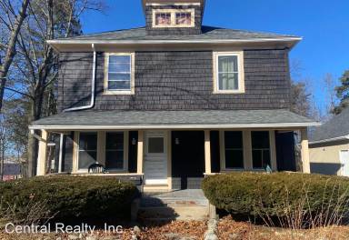 Main picture of 141 1/2 Amherst St