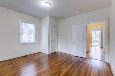 Main picture of 2922 Noble Ave
