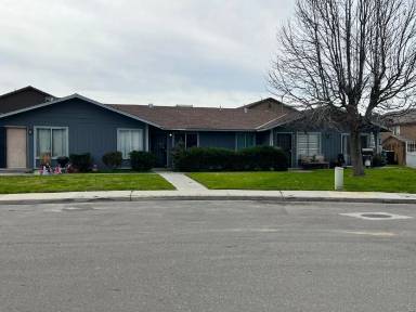Main picture of 685 Woodside Dr