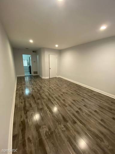 Main picture of 425 N Oakhurst Dr