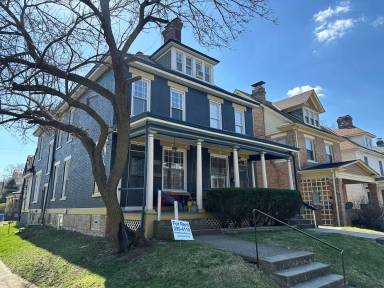 Main picture of 403 W 8th Ave