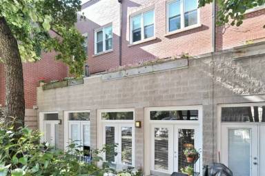 Main picture of 929 N Racine Ave