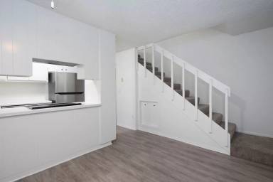 Main picture of 3773 Haines St