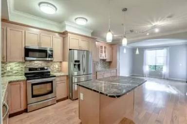 Main picture of 800 N 8th St