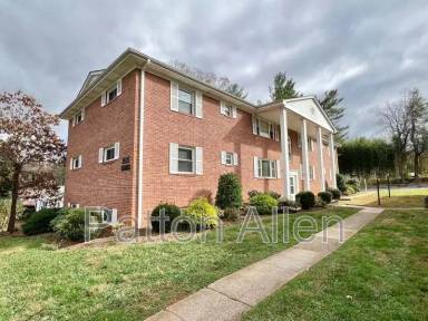 Main picture of 1020 Hendersonville Rd