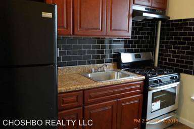 Main picture of 800 E 160th St