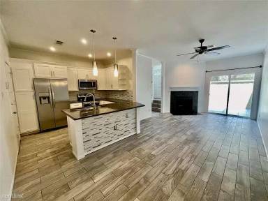 Main picture of 615 W Drew St