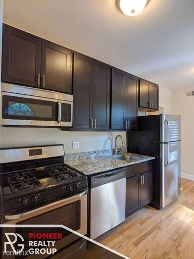 Main picture of 4036 1/2 N Ashland Ave
