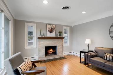 Main picture of 706 1st Ave NW