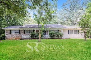 Main picture of 1975 Chestnut Log Dr