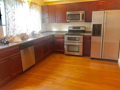 Main picture of 10 Whipple St
