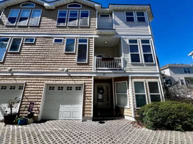 Main picture of 4817 Lake Dr
