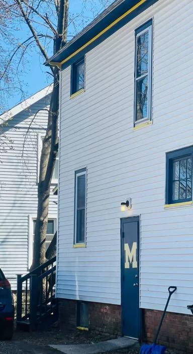 Main picture of 601 E Hoover Ave