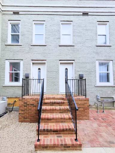 Main picture of 90 E 8th Ave