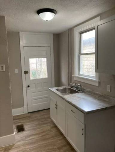 Main picture of 1532 4th Ave