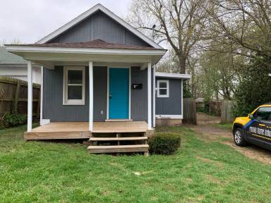 Main picture of 2105 N Elizabeth Ave