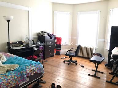 Main picture of 124 Kenrick St