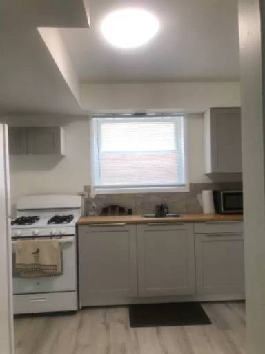 Main picture of 7216 W Crain St