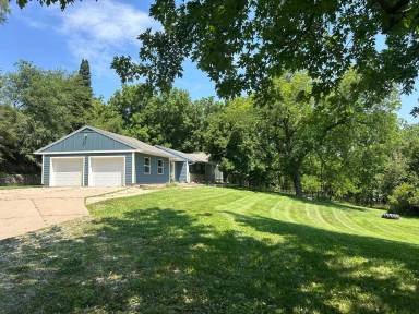 Main picture of 1824 E Kanesville Blvd