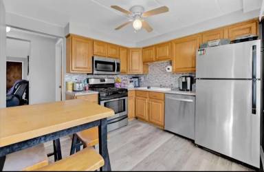 Main picture of 10911 S Lloyd Dr