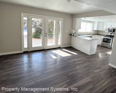 Main picture of 828 E Three Fountains Dr