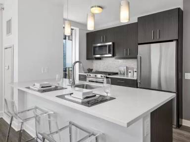 Main picture of 511 N McClurg Ct