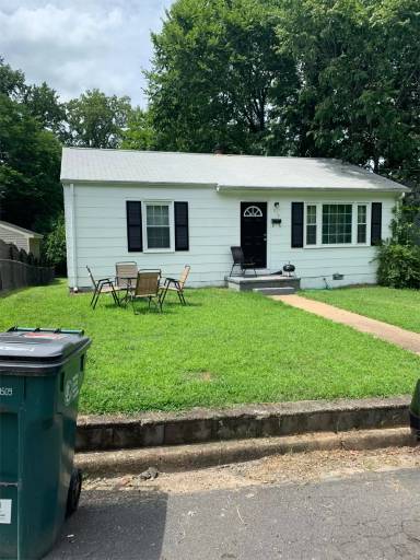 Main picture of 216 N Elm Ave
