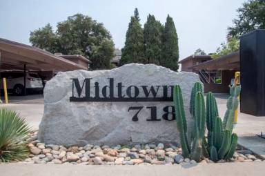 Main picture of 718 N Floral St