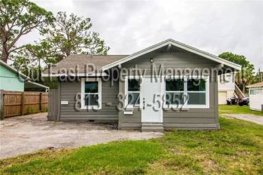 Main picture of 226 SW Lincoln Cir N
