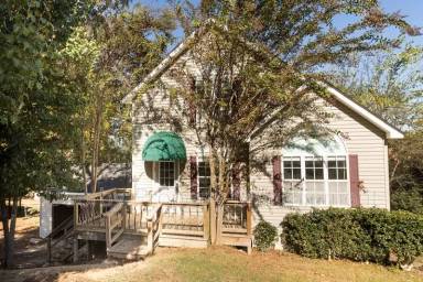Main picture of 1004 Roselawn Dr