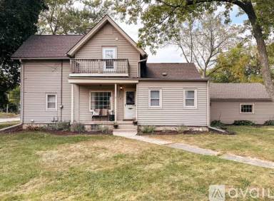 Main picture of 1028 E Racine Ave