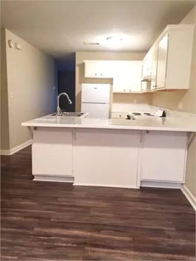 Main picture of 1000 N Red St