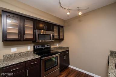 Main picture of 1000 Oakcrest St