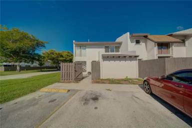 Main picture of 6940 SW 109th Pl