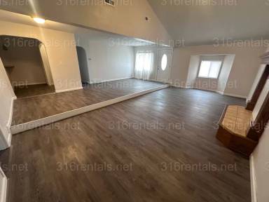 Main picture of 5116 W Maple St