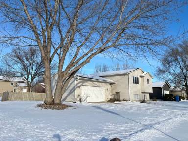 Main picture of 6320 W 66th St