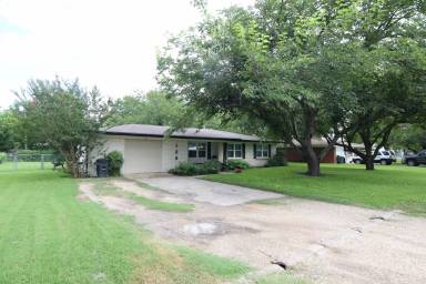 Main picture of 103 N 2nd St