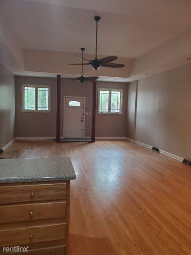 Main picture of 463 W 31st St