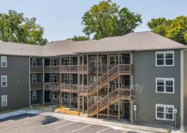 Main picture of 935 Michigan St