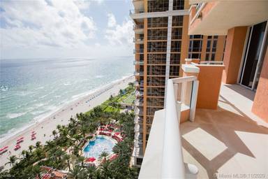 Main picture of 17875 Collins Ave