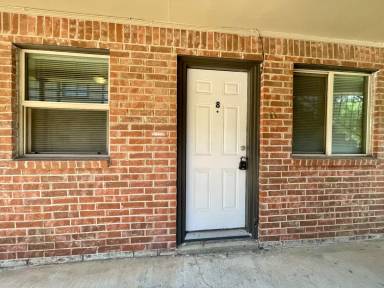 Main picture of 319 E Edwards St