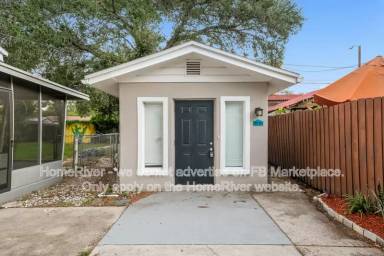 Main picture of 1203 1/2 Sheridan Rd