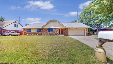 Main picture of 4004 S Maple Ave