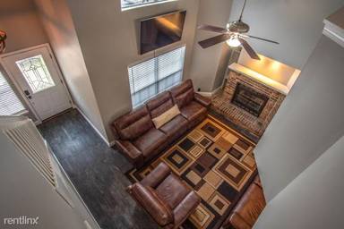 Main picture of 413 Village Ct NW