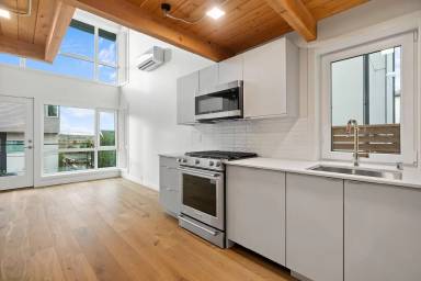 Main picture of 2621 Franklin Ave E